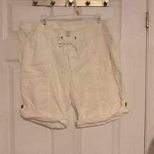 White adjustable Cargo shorts xl by Old Navy